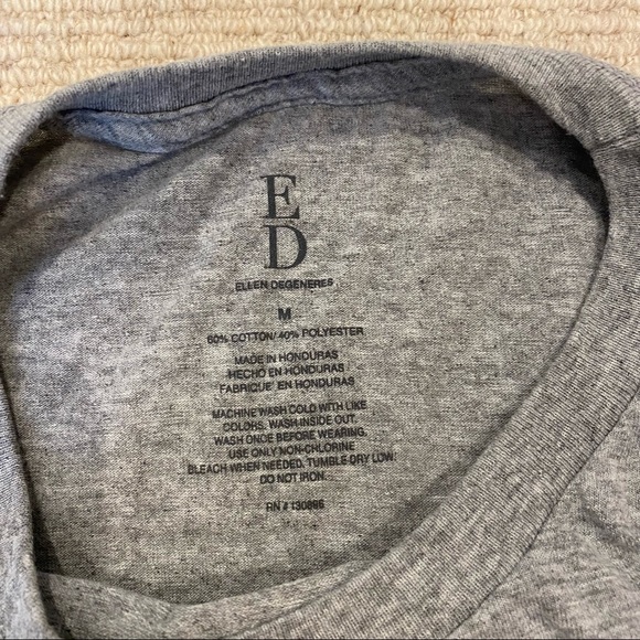 ED Ellen Degeneres Vote Script Tee - Picture 4 of 4